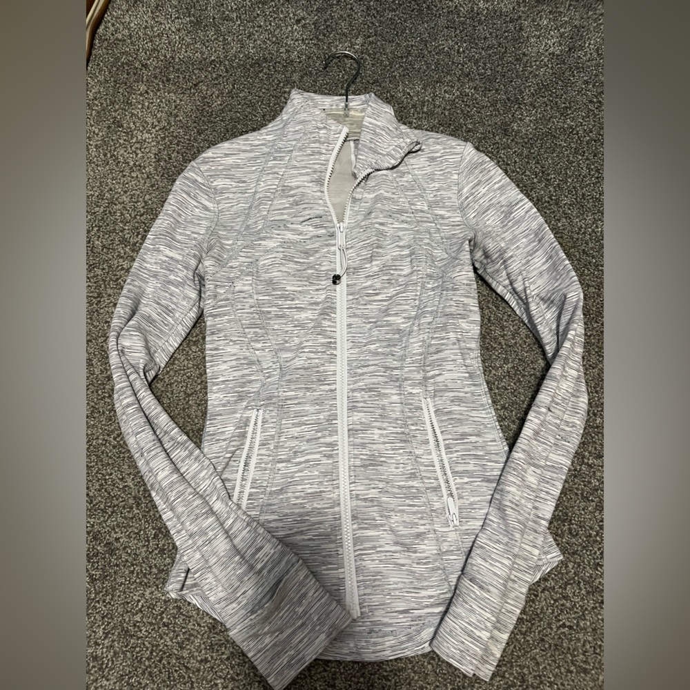Lululemon define jacket size 4